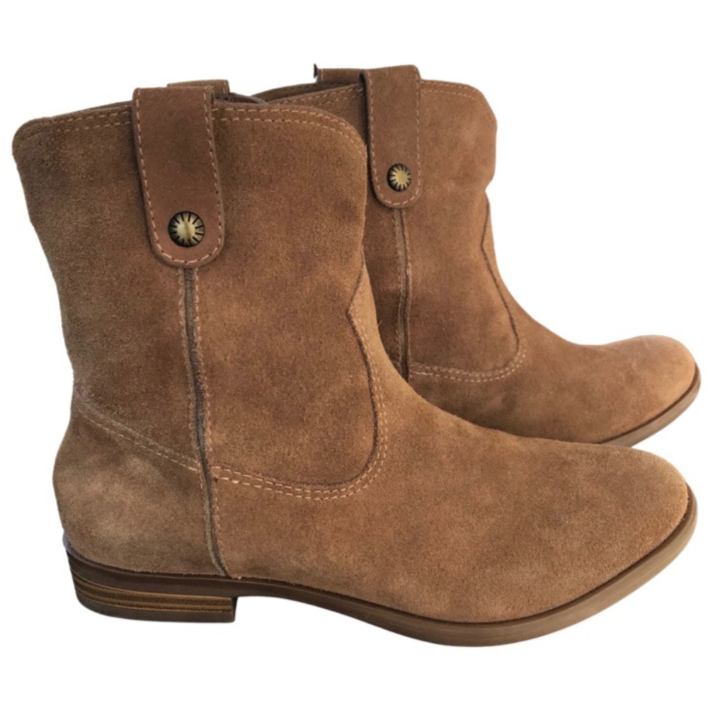 Bass (Cynthia) Tan Suede Leather Booties